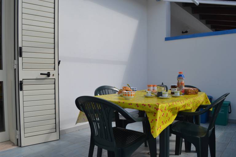 House with garden, terrace & barbecue | City view — photo 5