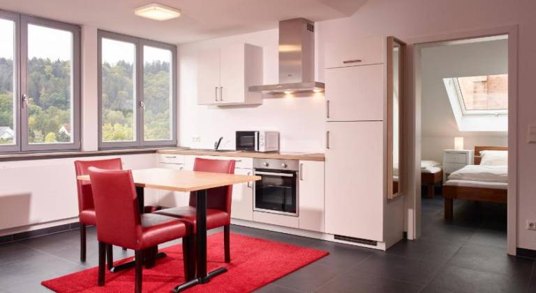 Beautiful serviced apartment with patio & yard | Pets are welcome — photo 2