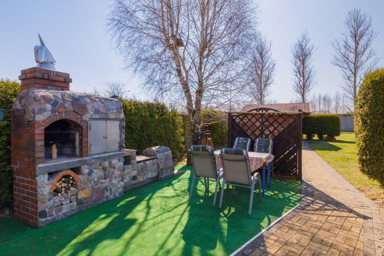 Holiday apartment with yard & grill — photo 2