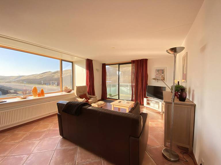Apartment with jacuzzi — photo 3