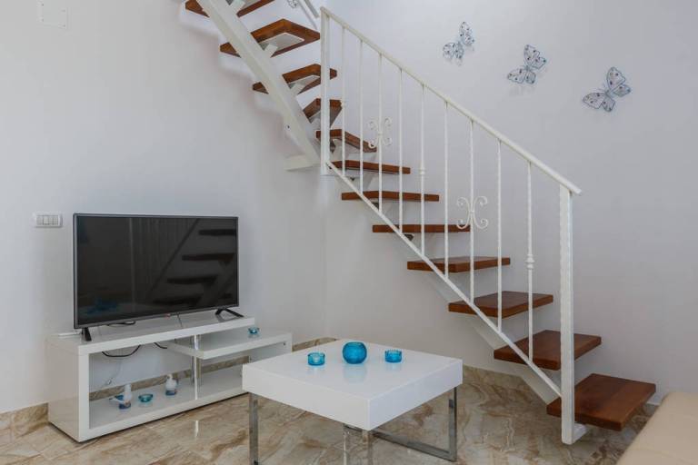 Three bedroom house near beach Supetar, Brač (K-12371) — photo 4