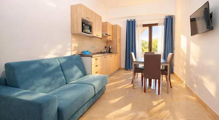 Wonderful serviced apartment with patio | Dogs allowed in Scalea