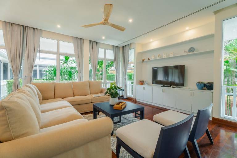 Fully equipped house with terrace, private pool & yard | Beach nearby | Pet-friendly — photo 3
