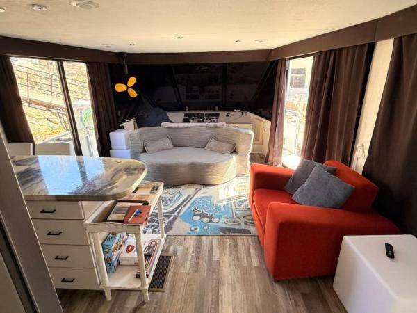 Boat with 2 rooms for 6 persons — photo 2
