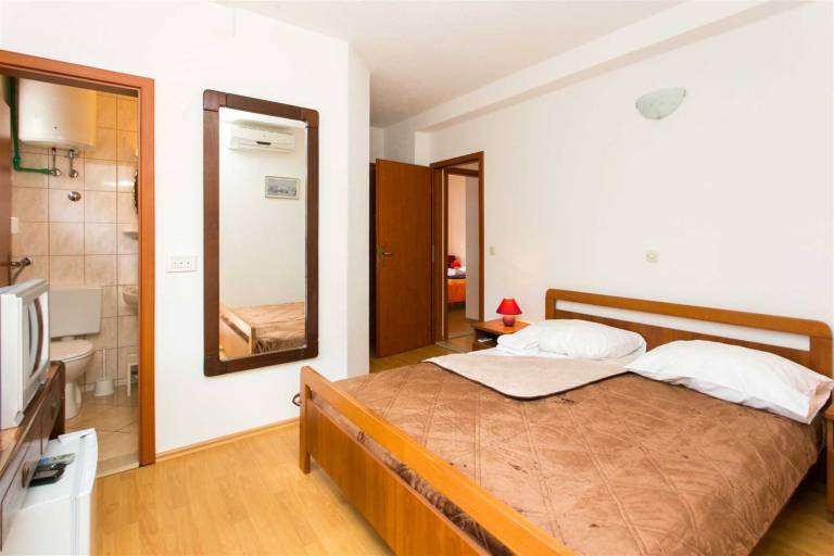 Holiday apartment with terrace | Water view — photo 5
