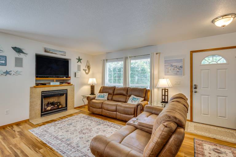Half Mi to Beach: Rockaway Beach Home w/ Grill! — photo 4