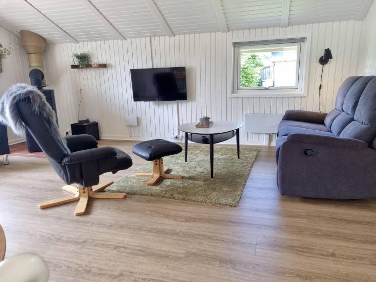 Fully equipped vacation home with terrace, yard & barbecue | Dogs allowed — photo 3
