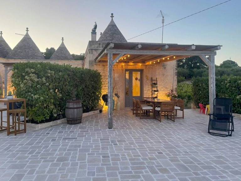 House with yard, pool & patio — photo 4