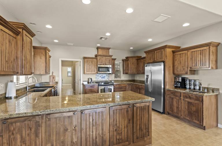 Peaceful and Modern 4-Bedroom in Flagstaff, AZ with Scenic Views — photo 5
