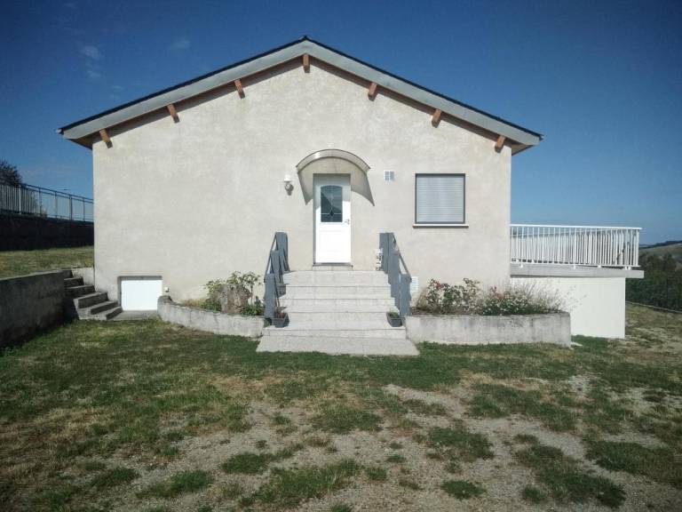 Vacation home with barbeque, patio & yard | Garden view in Rodez