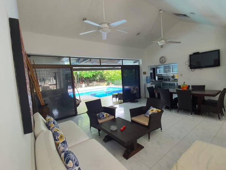 Fully equipped nice house with garden, pool & BBQ | Perfect for remote work | Dogs allowed — photo 2