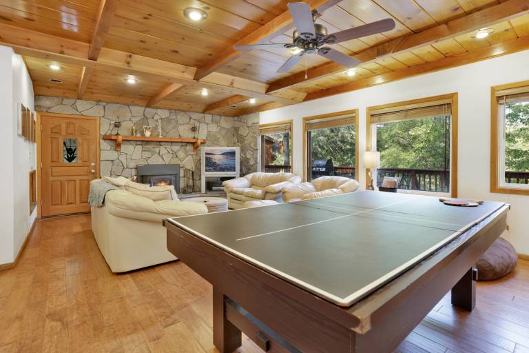 Knickerbocker Retreat at Big Bear Village- Hot Tub- Games — photo 4
