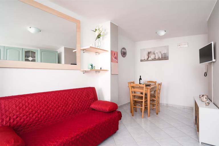 Child-friendly beautiful apartment with grill & patio | Mountain view | Pets allowed — photo 3