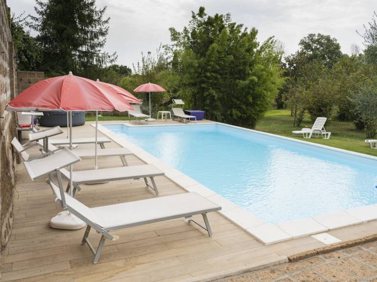 Fully equipped charming rental apartment with garden, patio & pool | Pets are welcome — photo 2