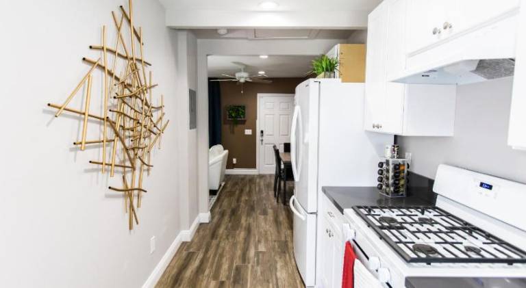 Long Beach Duplex King Bed Pet Friendly Nurses Surgeon Business Travelers Near St Marys Medical Cent — photo 2