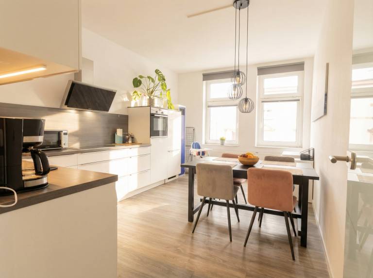 Holiday apartment with yard | City view — photo 2