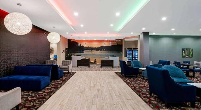 La Quinta Inn & Suites by Wyndham Tuscaloosa University — photo 2