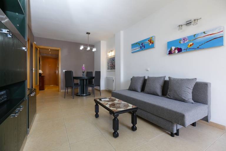 Holiday apartment with yard, BBQ & patio — photo 3