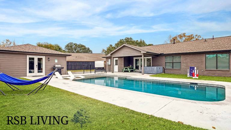 Beautiful 4Bd 3Ba Home with Pool Hot Tub Cinema