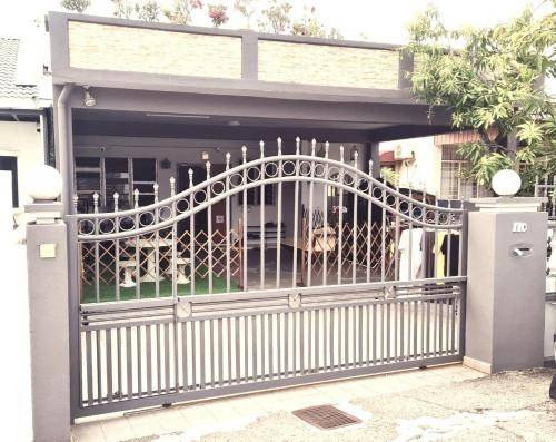 Bed & Breakfast Taman Koperasi Jelutong