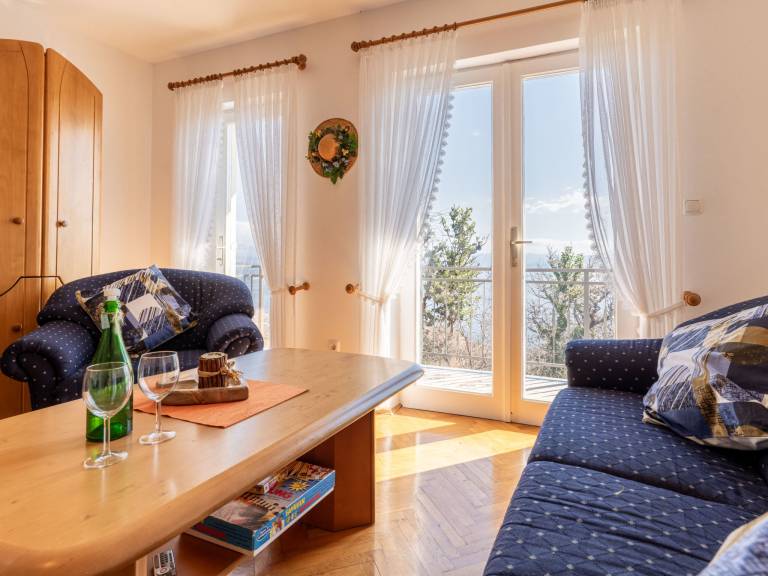 Apartment with patio, yard & BBQ | Sea view — photo 5