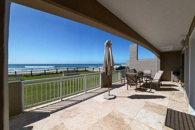 Apartment Ferreira Town