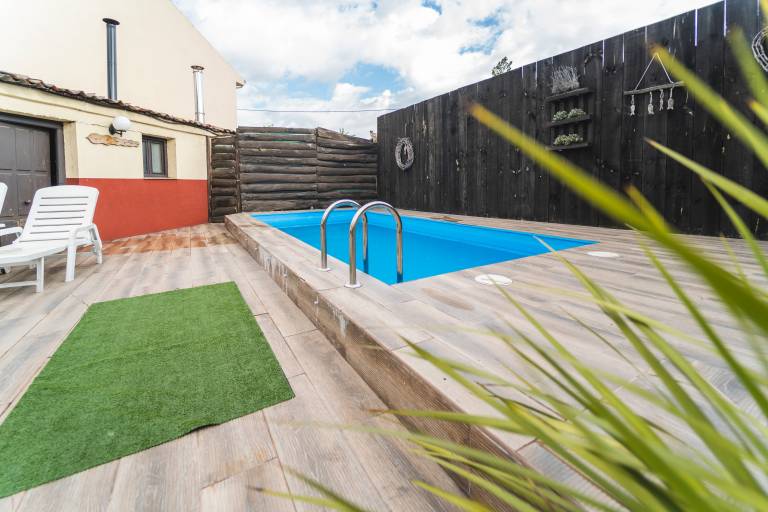 Holiday Home 'Laguna Herrera' with Private Pool, Private Garden and Wi-Fi in León