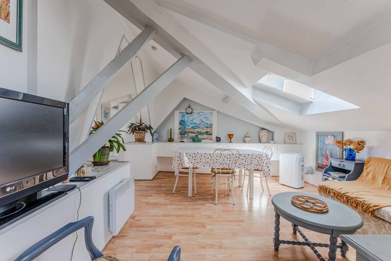 'De Maître Traversant' Apartment with Private Garden, Wi-Fi and Air Conditioning — photo 5