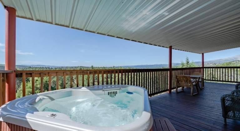 Vacation home with jacuzzi | Pet-friendly — photo 3