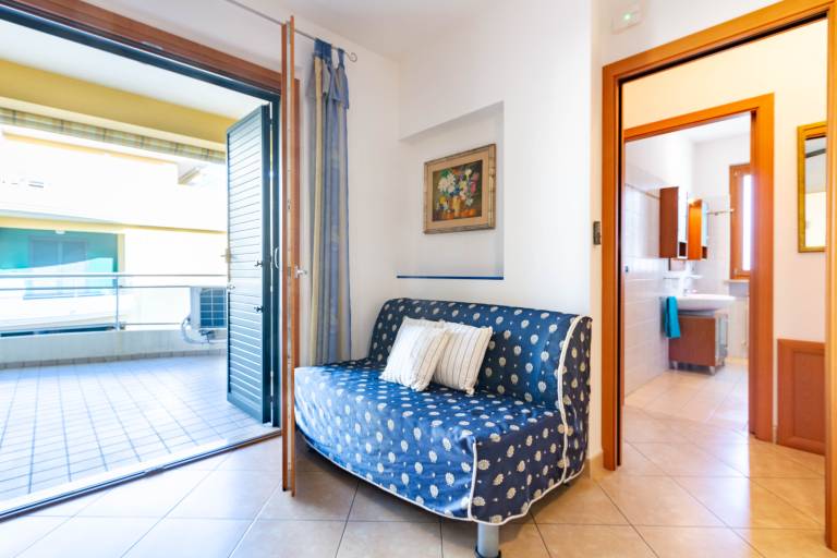 Apartment with 2 rooms for 5 persons — photo 4