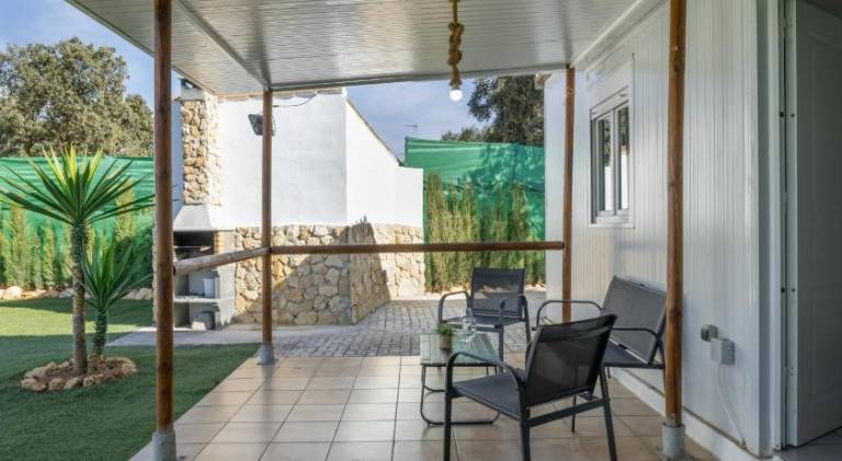 Vacation home with patio, barbecue & private pool | Pet-friendly — photo 4