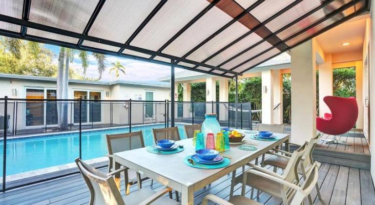 Villa with pool — photo 4