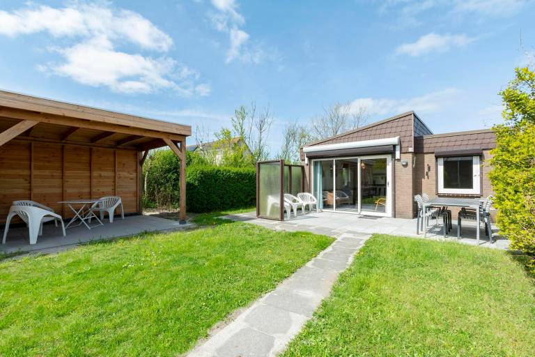 Bungalow with terrace & yard in Callantsoog