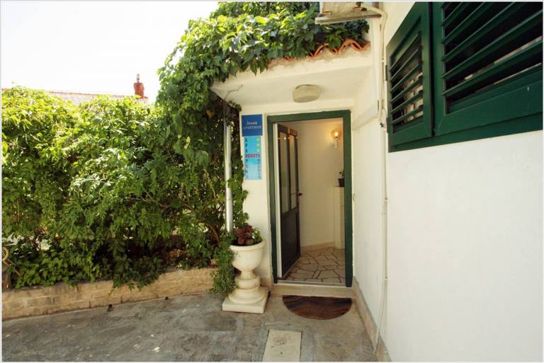 Children-friendly rental apartment with barbecue & garden | Garden view | Beach nearby | Dogs allowed — photo 2