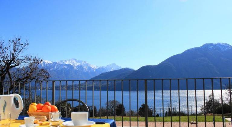 Nice serviced apartment with yard, pool & patio | Dogs allowed — photo 3