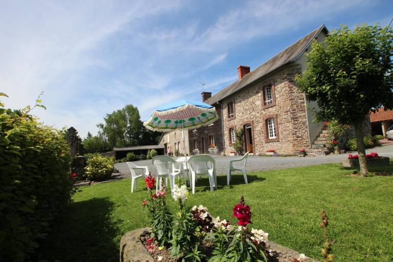 Gite with yard & grill in Coutances