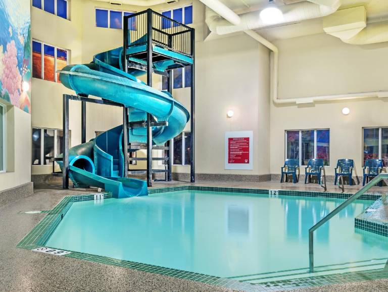 Super 8 By Wyndham Edmonton South — photo 2