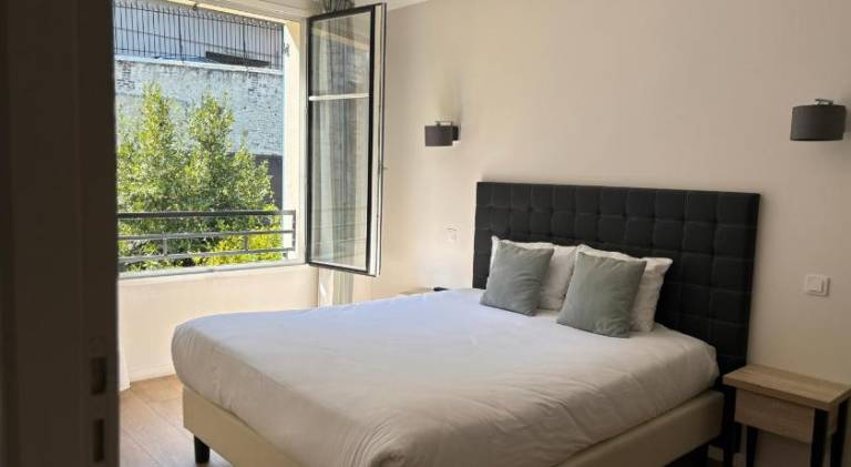 Rental apartment with terrace & garden in Honfleur