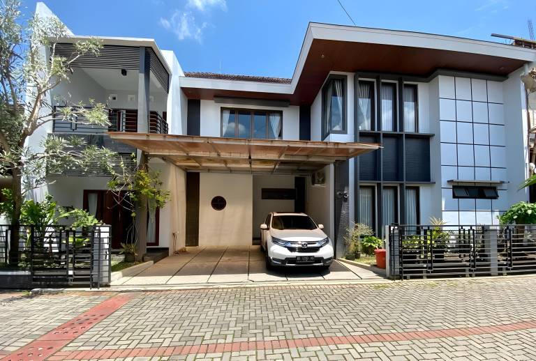 250 m&sup2; Ferienhaus