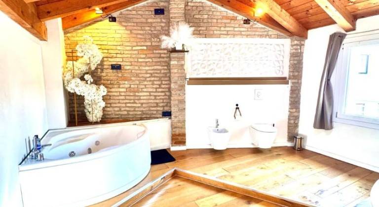 Vacation home with hot tub | Dogs allowed — photo 3