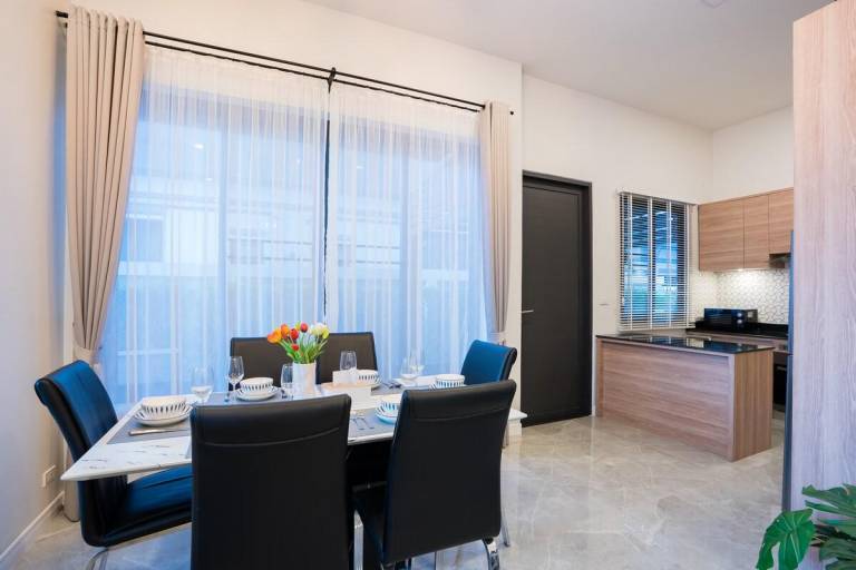 Villa with barbecue, pool & garden | Suitable for remote work | Pet-friendly — photo 3