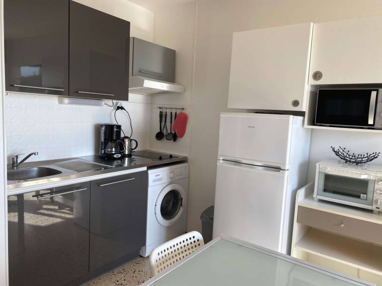 Lovely 1-bedroom apartment with open view, loggia, elevator and wifi in Balaruc-les-Bains — photo 3