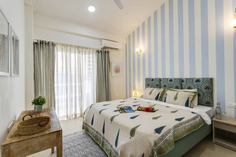 Luxe 1BHK w Pool & Sauna 1km to the Beach