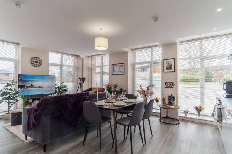 2 Bedroom Contemporary Apartment in Manchester