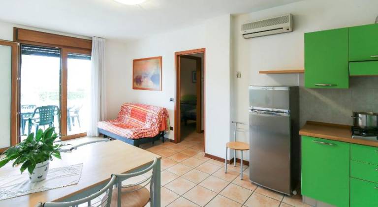 Holiday apartment with pool, garden & patio — photo 2
