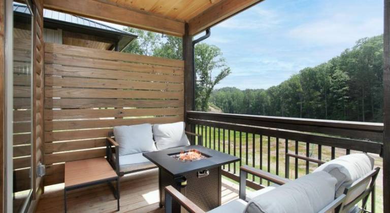 Vacation home with hot tub — photo 5