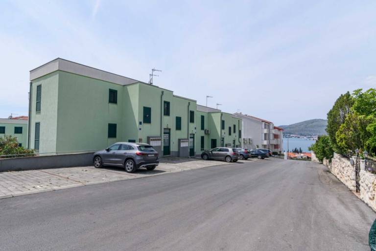 Family-friendly apartment with grill | Water view | Beach nearby | Pets allowed in Okrug