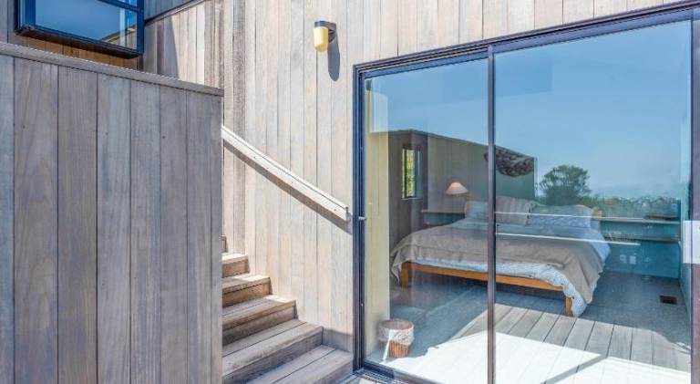 House with pool — photo 4