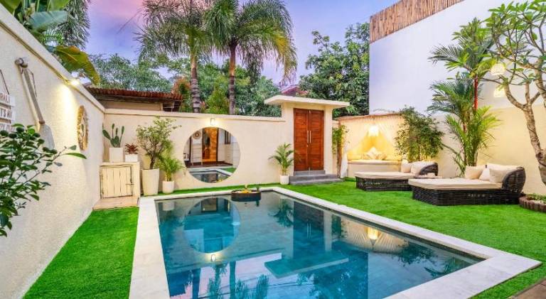 Villa with jacuzzi & pool in Kuta