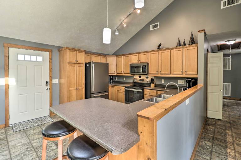 Mountain Home Cottage w/ Deck on White River! — photo 4